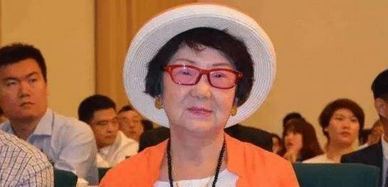 吴胜明吃瓜,瓜田里的“吃瓜群众”
